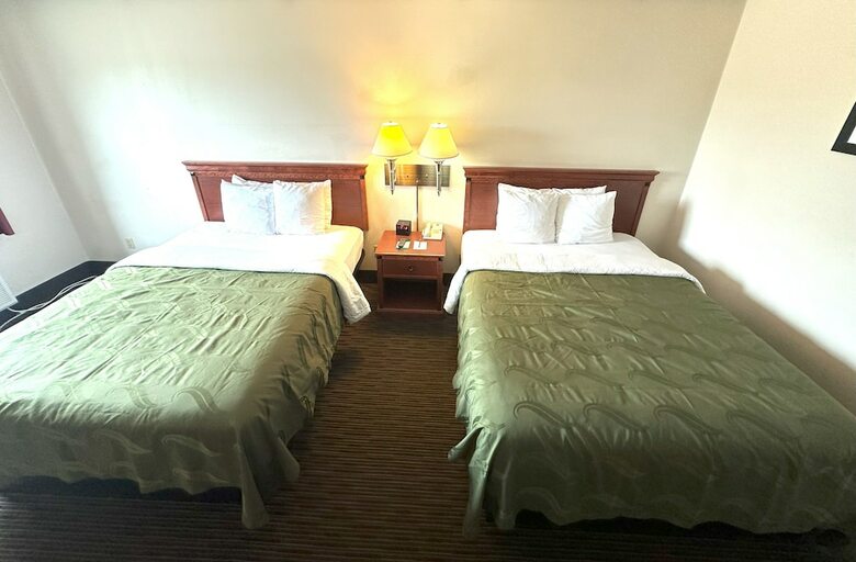Hotel Sunflower Inn & Suites