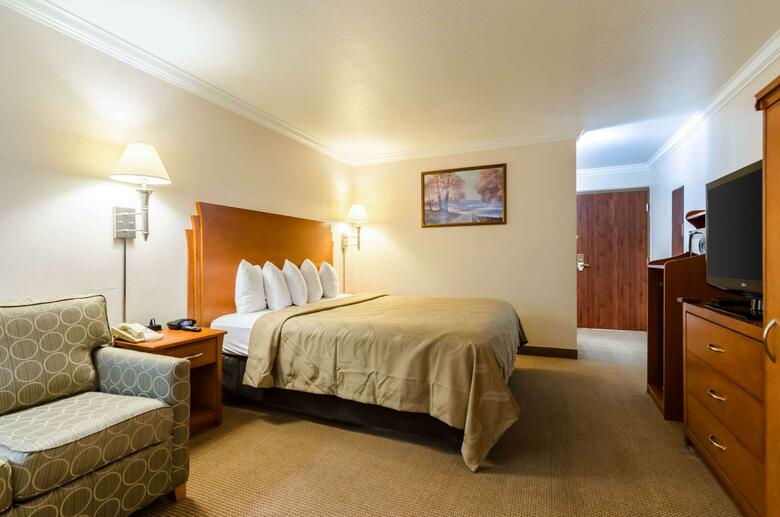 Hotel Sunflower Inn & Suites