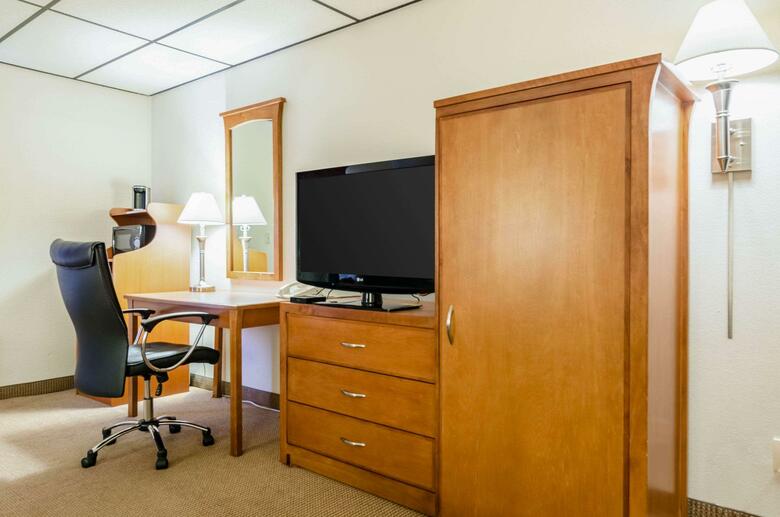 Hotel Sunflower Inn & Suites
