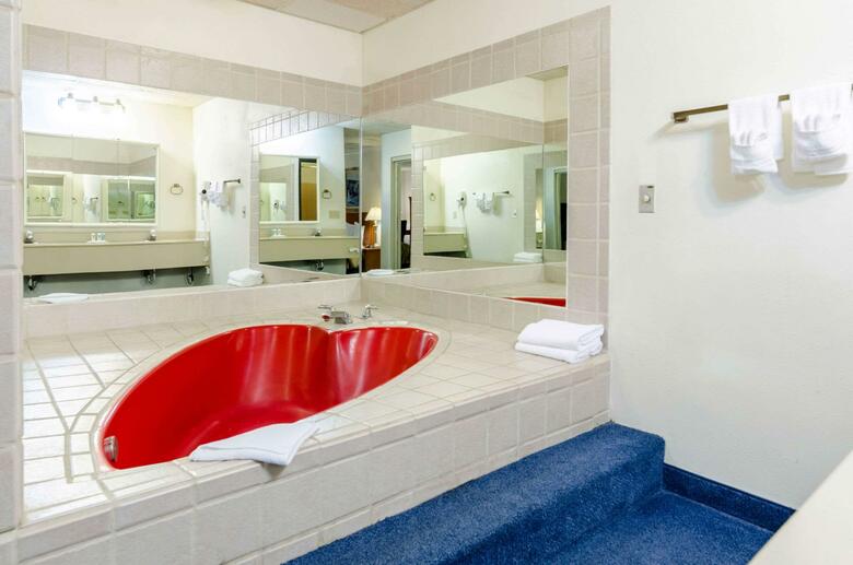 Hotel Sunflower Inn & Suites