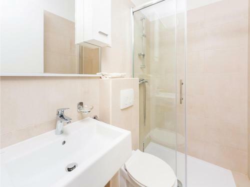 Three-bedroom Apartment In Povljana