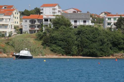 Hostal Quadruple Room Povljana 6476c
