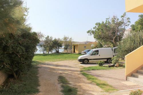 Apartments By The Sea Dinjiska (pag) - 9386