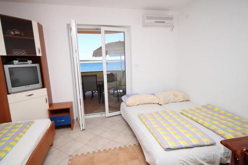 Apartment Povljana 3316d