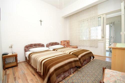 Hostal Rooms With A Swimming Pool Preko (ugljan) - 8180