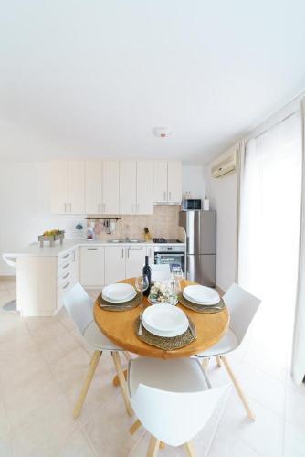 Apartments By The Sea Preko (ugljan) - 14985