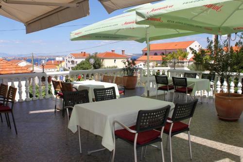Hostal Twin Room Preko 8180h