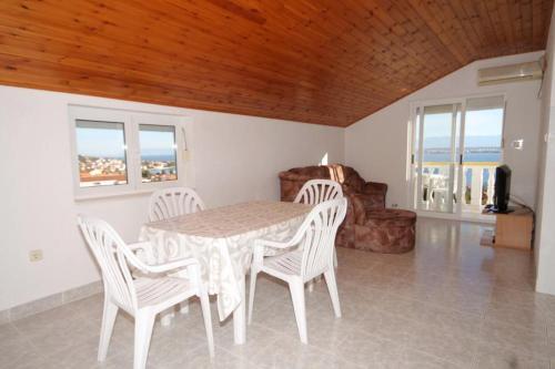 Apartment Preko 8417b
