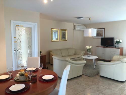 Holiday House Lidija 851