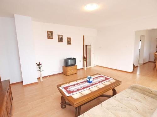 Apartments Jure 978