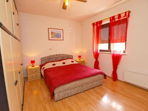 Apartments With Pool 749