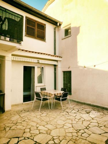 Apartment Niko Id:0008