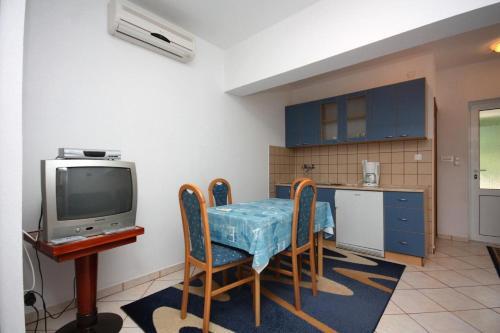 Apartments With A Parking Space Kampor (rab) - 5018