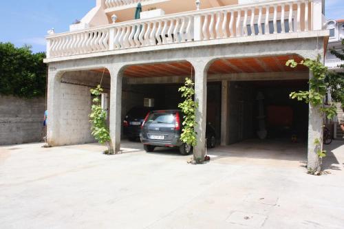 Apartments With A Parking Space Barbat (rab) - 5002