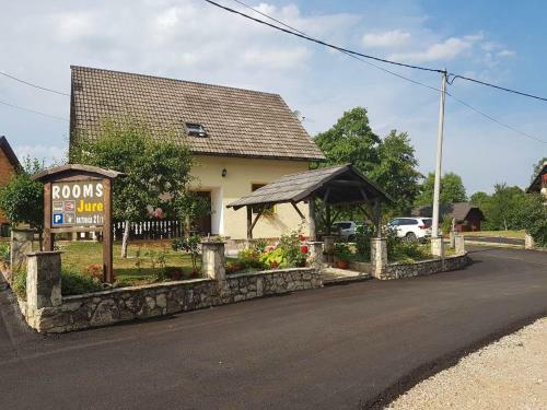 Hostal House Jure