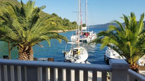 Hostal Triple Room Rava 15880d
