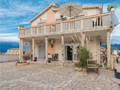 Two-bedroom Apartment In Razanac