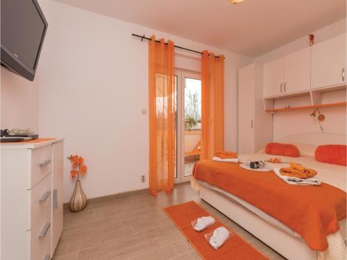 Two-bedroom Apartment In Razanac