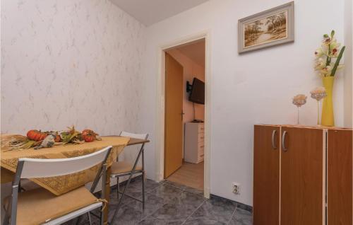 Two-bedroom Apartment In Razanac
