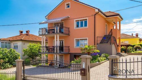Hostal Rona Apartments Smokva