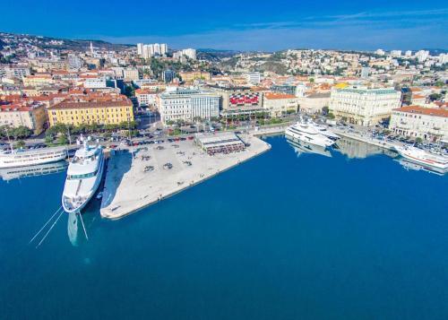 Apartments With Wifi Rijeka - 13882