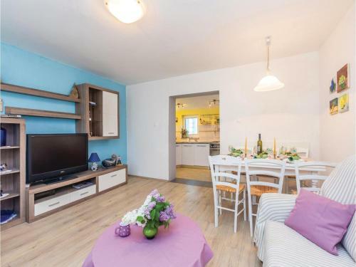 Two-bedroom Apartment In Risika