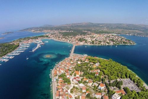 Apartments By The Sea Rogoznica - 12995
