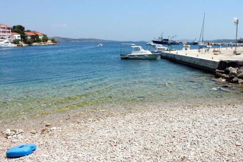 Apartments With A Parking Space Sali (dugi Otok) - 8083
