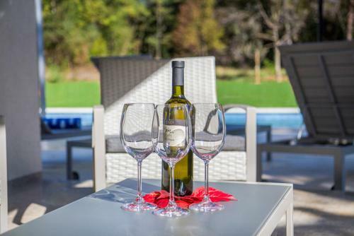 Santalezi Villa Sleeps 8 Pool Air Con Wifi
