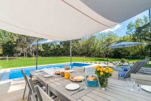 Santalezi Villa Sleeps 8 Pool Air Con Wifi