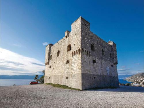 Three-bedroom Apartment In Senj