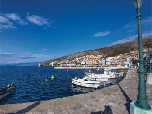 Three-bedroom Apartment In Senj