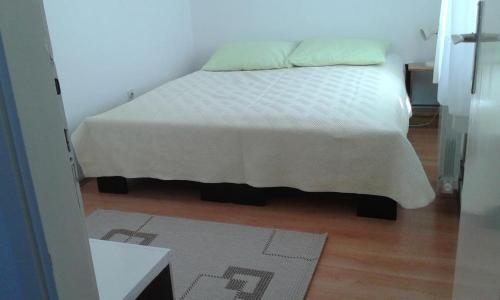 Apartments With A Parking Space Senj - 16365