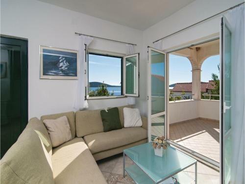 Three-bedroom Holiday Home Sevid With Sea View 09