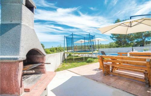 Four-bedroom Holiday Home In Sikovo