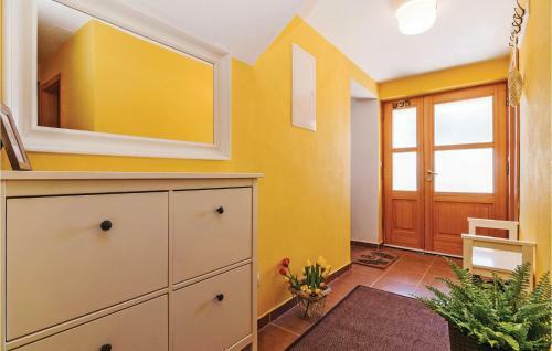 Four-bedroom Holiday Home In Sikovo