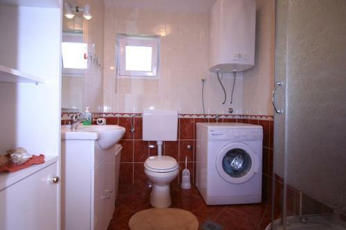 Apartments In Silo/insel Krk 13442