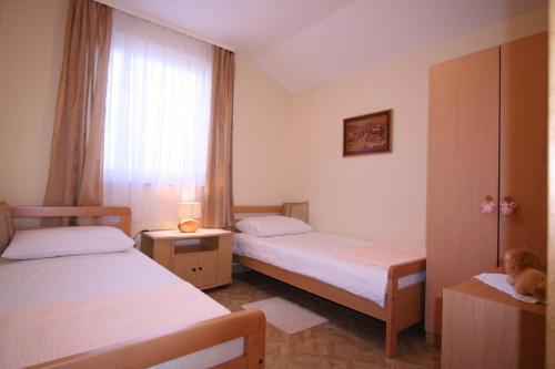 Apartments In Silo/insel Krk 13442