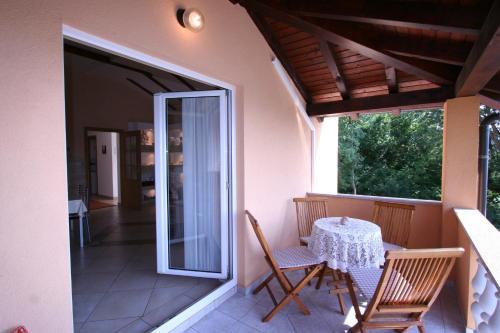 Apartments In Silo/insel Krk 13442