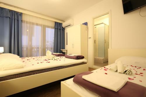 Hostal Guest House Zeba & Riviera