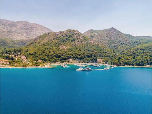 Three-bedroom Apartment In Slano