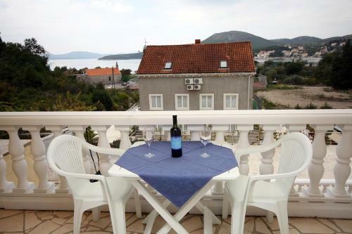 Apartment Slano 3183b