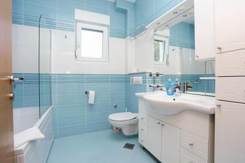 Apartment Split 11623b