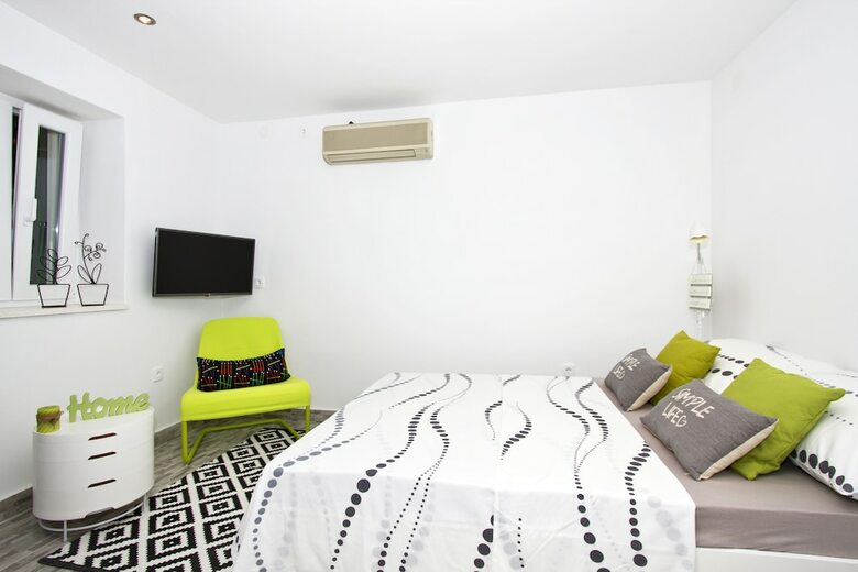Apartment Shiny Love