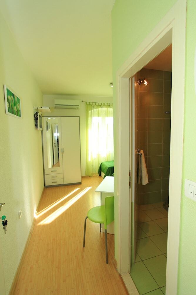 Hostal Nirvana Rooms Split