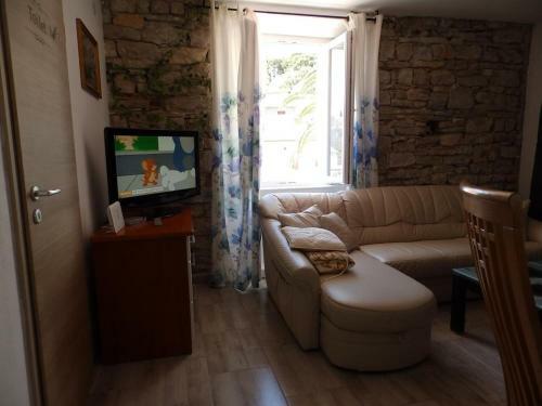 Seaside Holiday House Maslinica (solta) - 14017