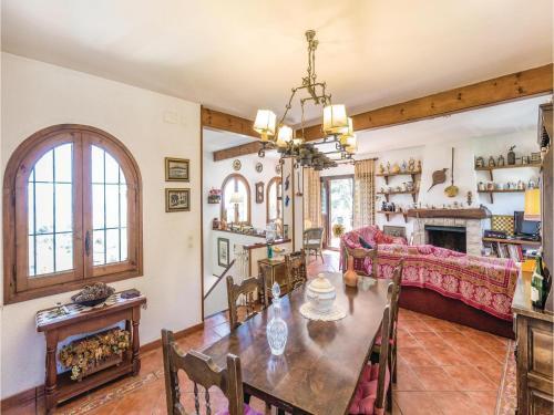 Four-bedroom Holiday Home In Coma-ruga, El Vendrell