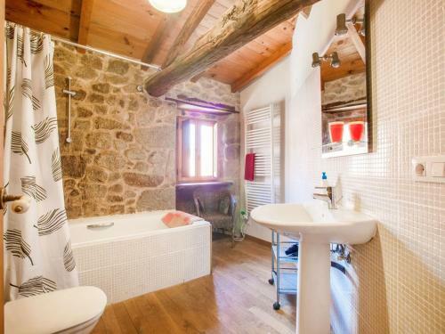 Cozy Farmhouse With Garden In Castrotane