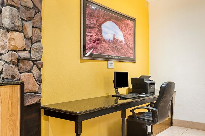 Hotel Quality Inn & Suites