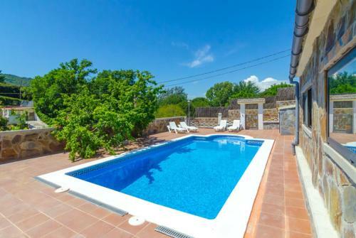 Montbarbat Villa Sleeps 6 Pool